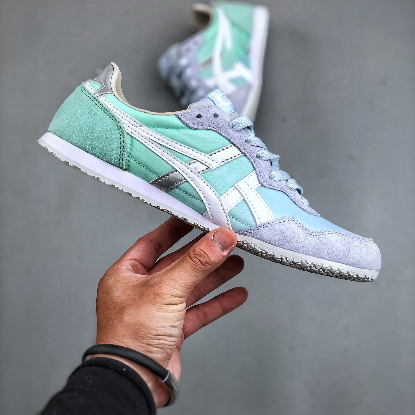 2025年新款多巴胺薄底德训鞋舒服百搭青少年休闲运动鞋子透气板鞋