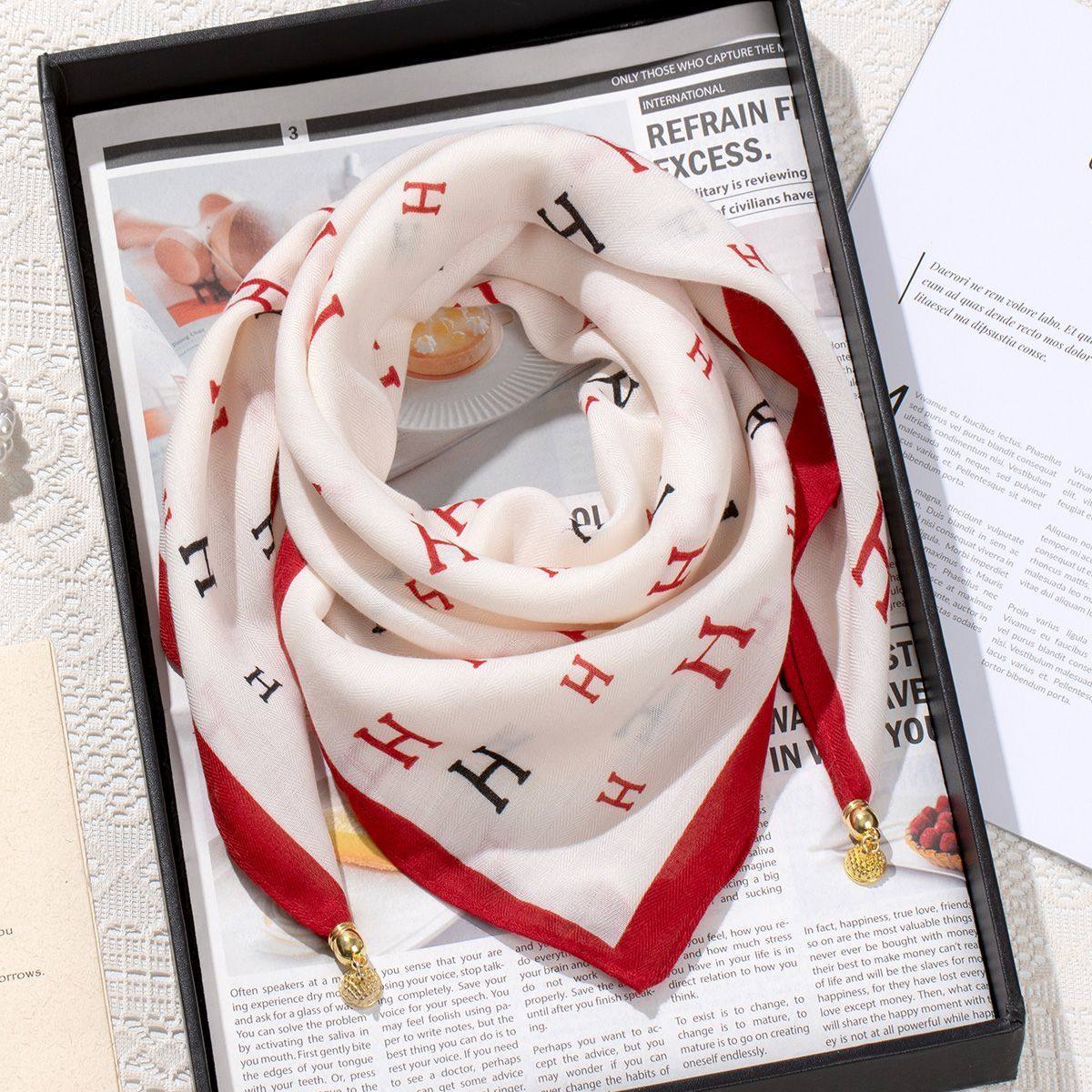 磁吸扣棉麻方巾新款春季秋三角围巾丝巾护颈高级时尚穿搭围脖百搭