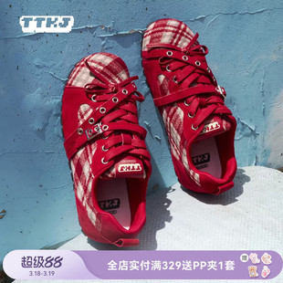 TTKJ豆豆鞋女圆头2026新款格纹配裙子机车风内增高本命年红色鞋子