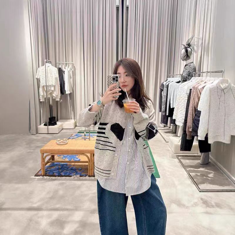 V领宽松爱心提花针织开衫上衣女