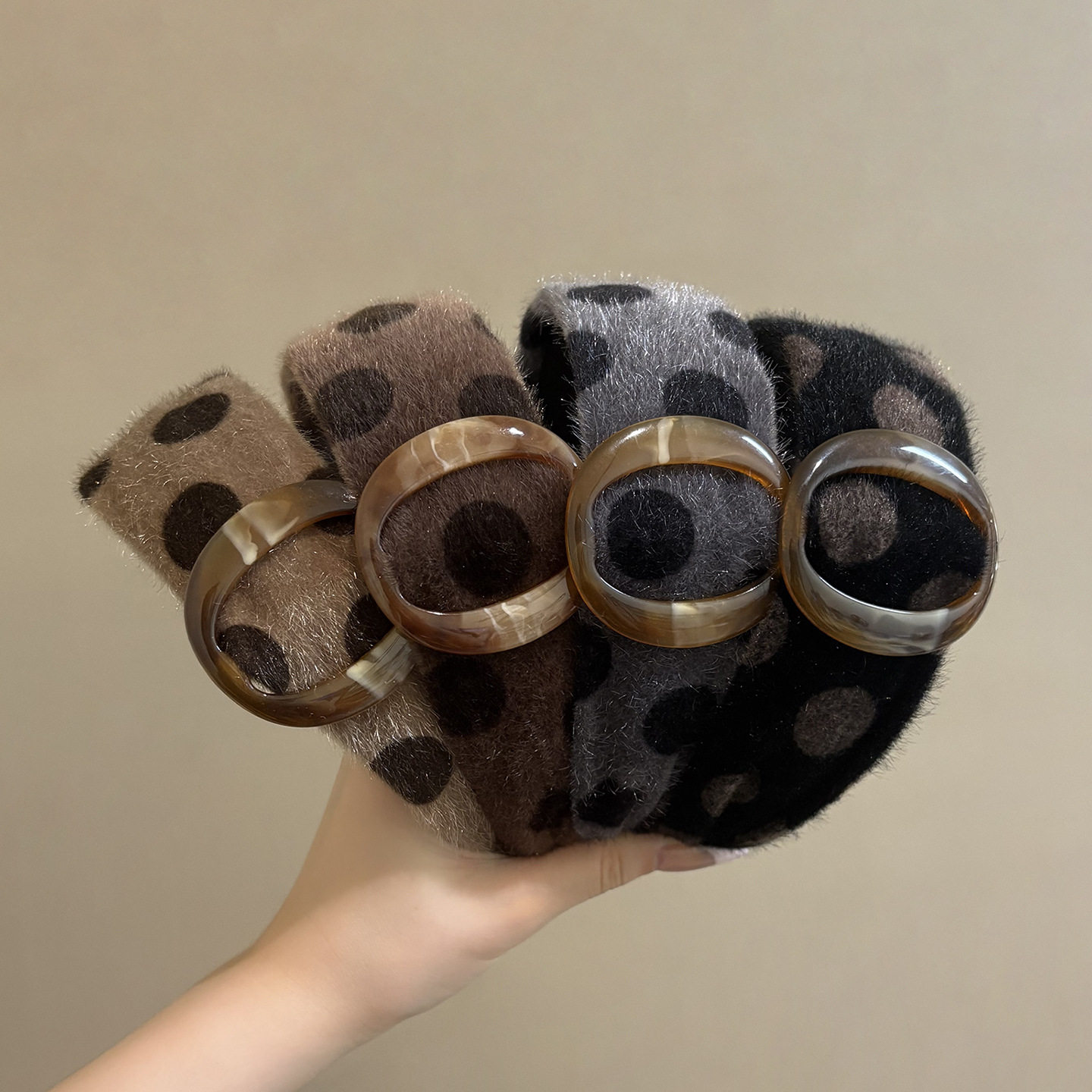 圆点圆扣宽边高级感发箍女头箍压发卡发捆头饰发旅高颅顶洋气减龄