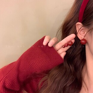 秋冬红色豆豆珍珠耳钉女复古港风高级感耳环2026新款爆款耳夹耳饰