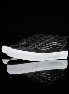 Knu Skool麂皮拼接黑色珠光亮面面包鞋低帮板鞋男女鞋VN000VB4CJK