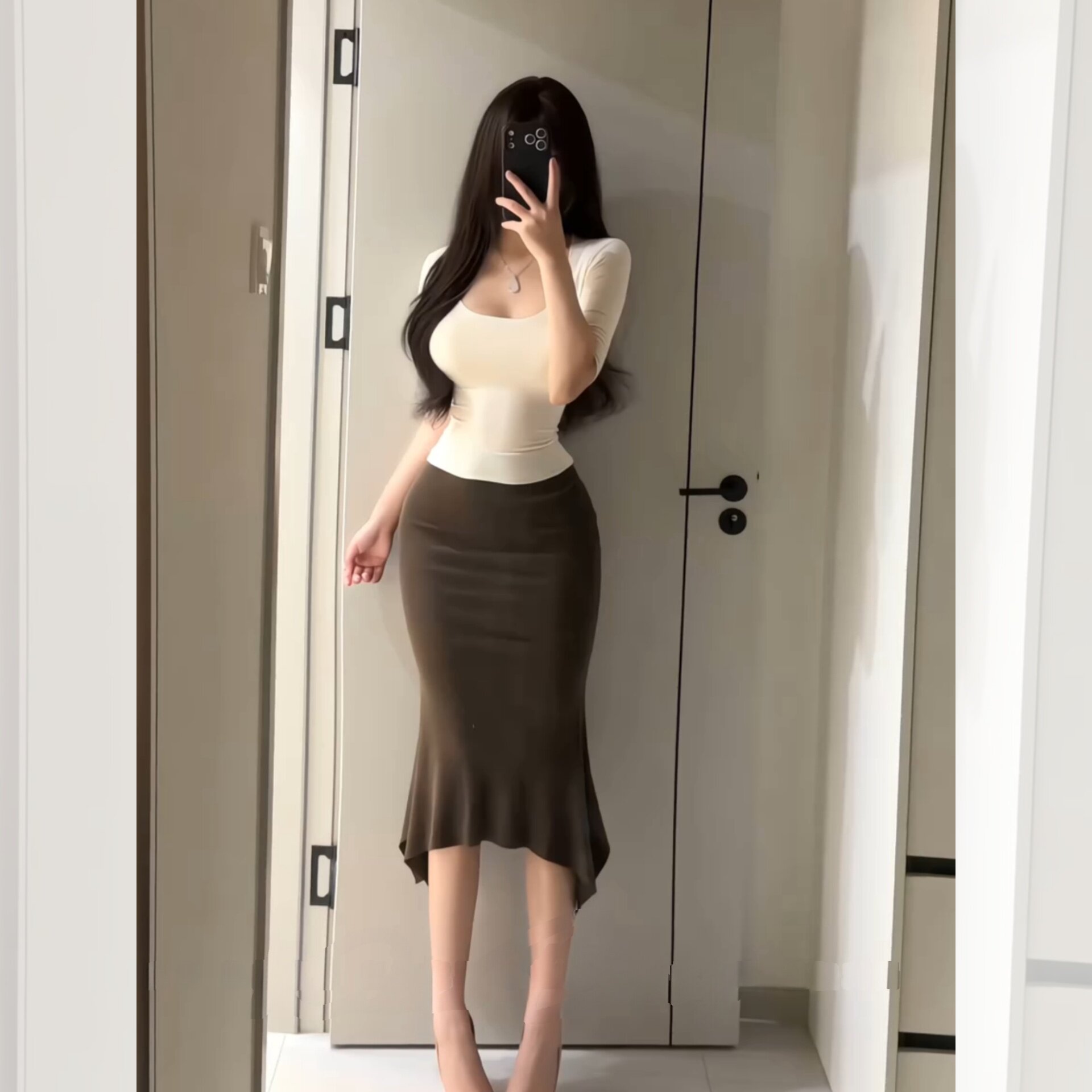 高智姐感穿搭* 纯色U领中袖T恤正肩上衣女秋包臀鱼尾半身裙两件套