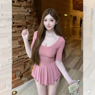 气质纯欲风大U领连衣裙女夏季中袖收腰设计感辣妹显瘦修身款式