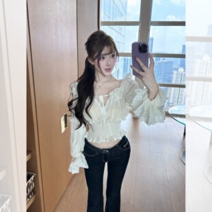 【富家千金】绑带装饰喇叭袖镂空花边雪纺衫女秋收腰显瘦短款上衣
