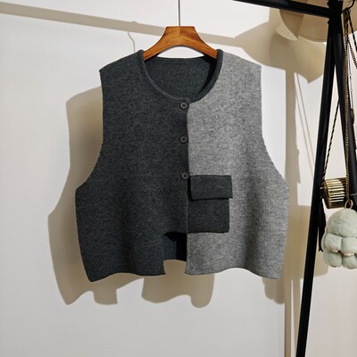 不规则针织马甲开衫女秋冬新款韩版宽松圆领拼色无袖毛衣背心外套