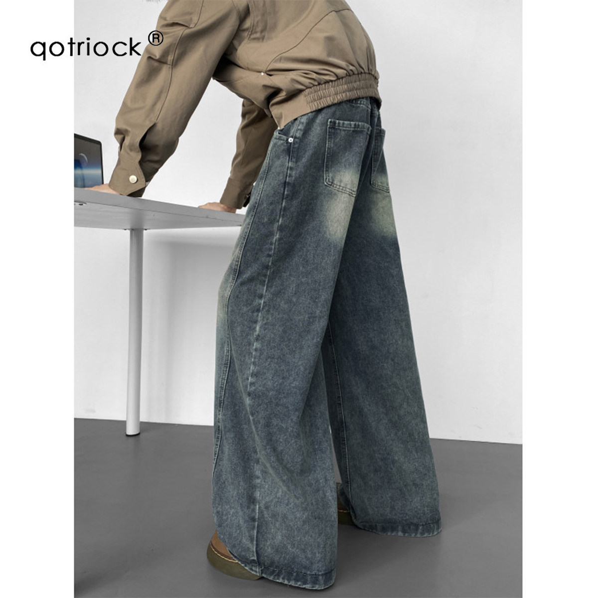 QOTRIOCK复古水洗解构弯刀牛仔裤图片
