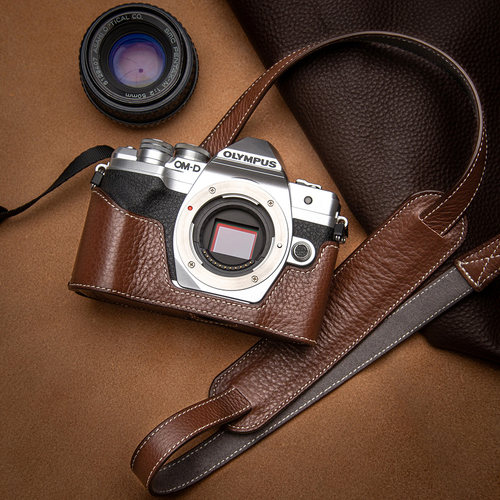 奥林巴斯EM10四代皮套可自拍底座