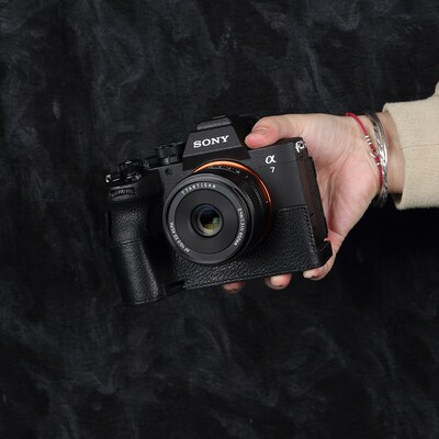 适用索尼A7M5皮套 A7M5相机底座头层牛皮相机包保护套配件