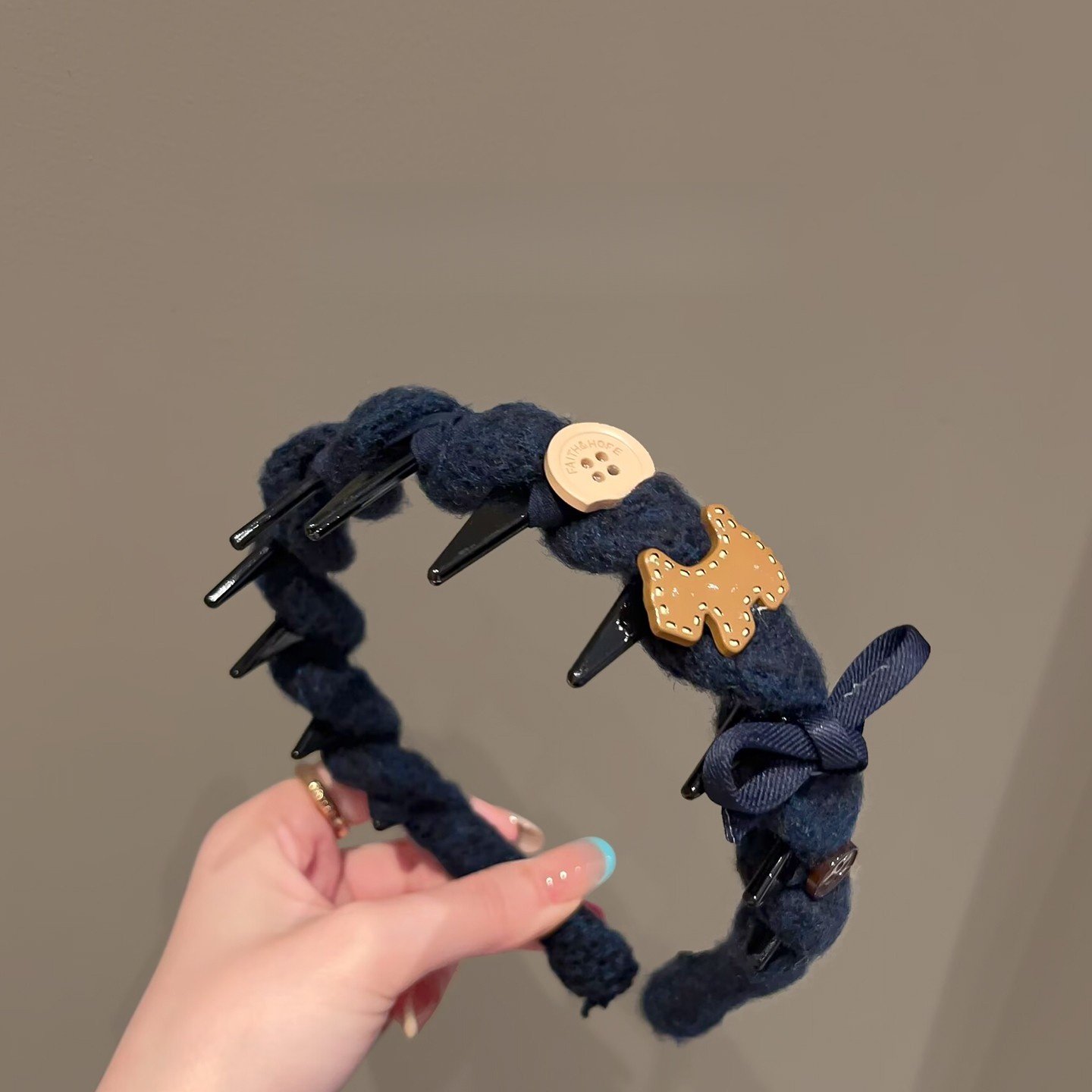 韩系简约麻花小狗纽扣带齿发箍2026新款蓬松波浪气质头箍发饰头饰