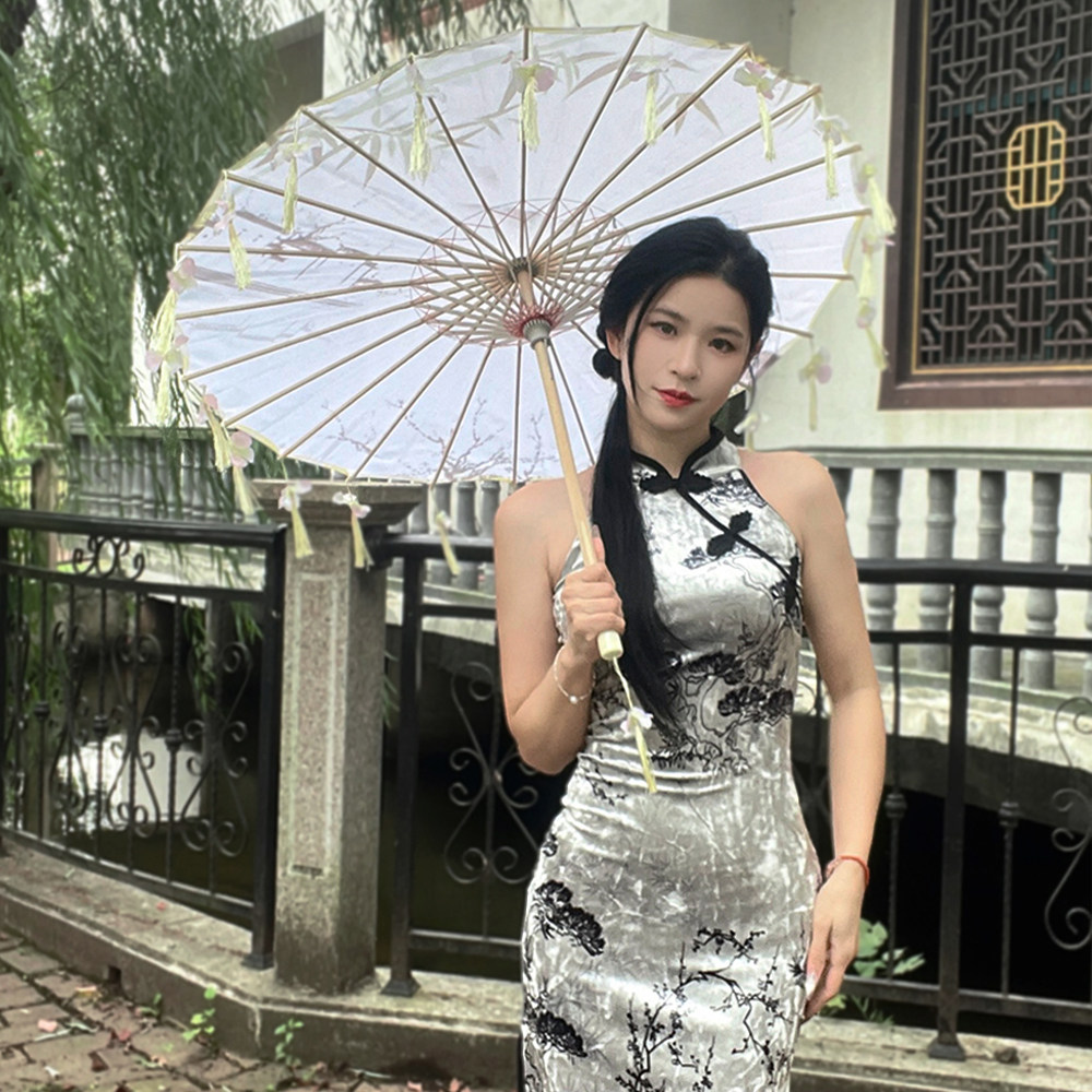 新中式水墨油纸伞装扮演出旗袍汉工艺伞