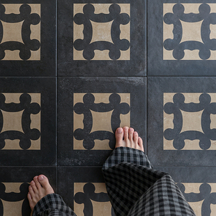 复古黑色做旧地板贴自粘厨房防水老洋房玄关卫生间咖啡店民宿地贴