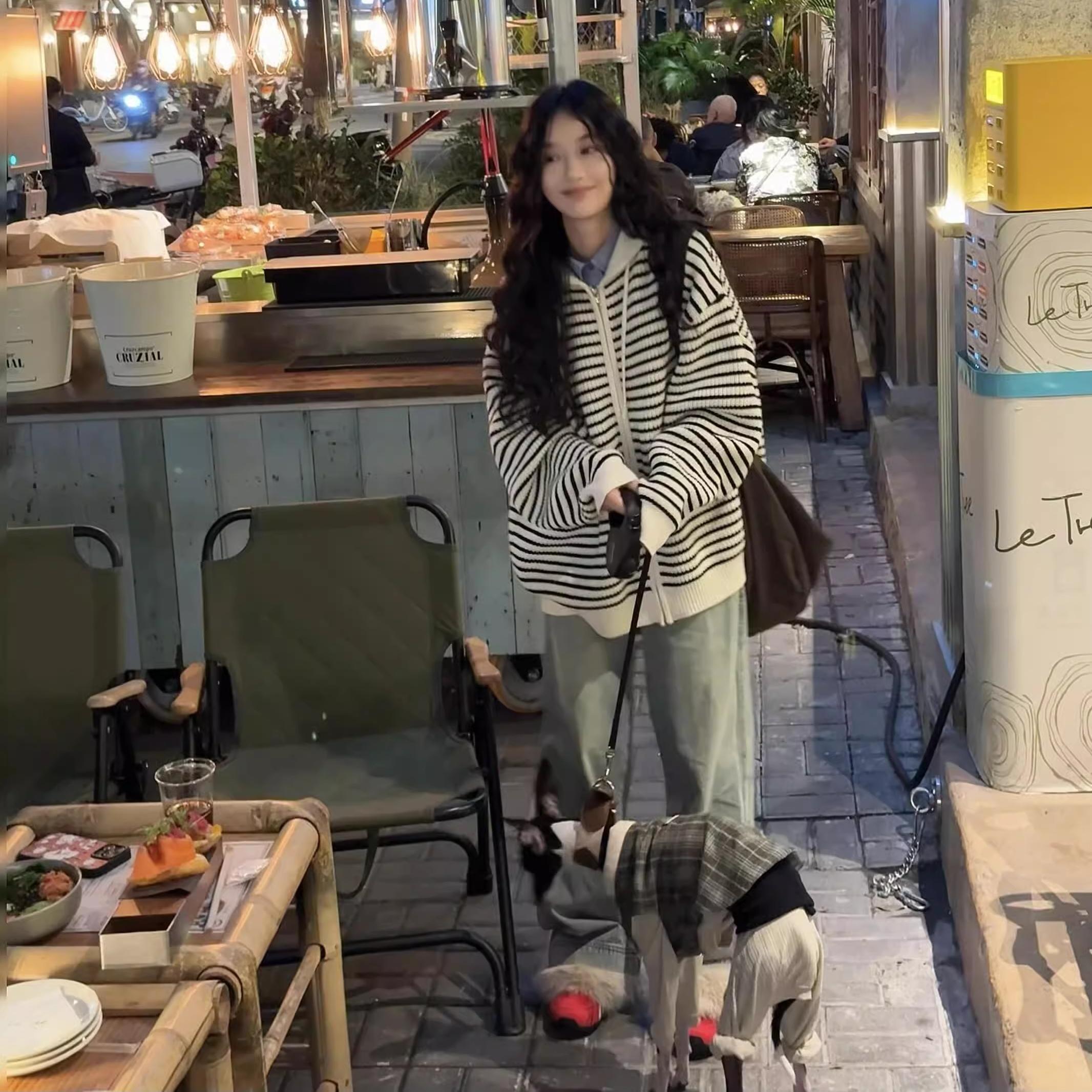 杏色抽绳连帽条纹针织开