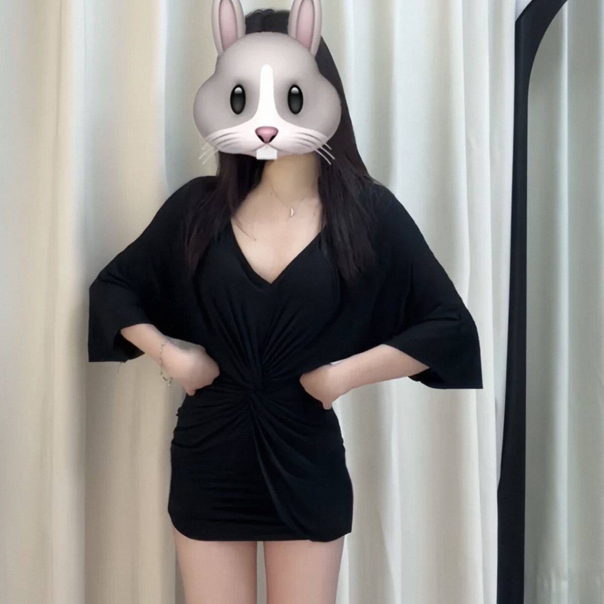 纯欲风深V领包臀弹力短裙