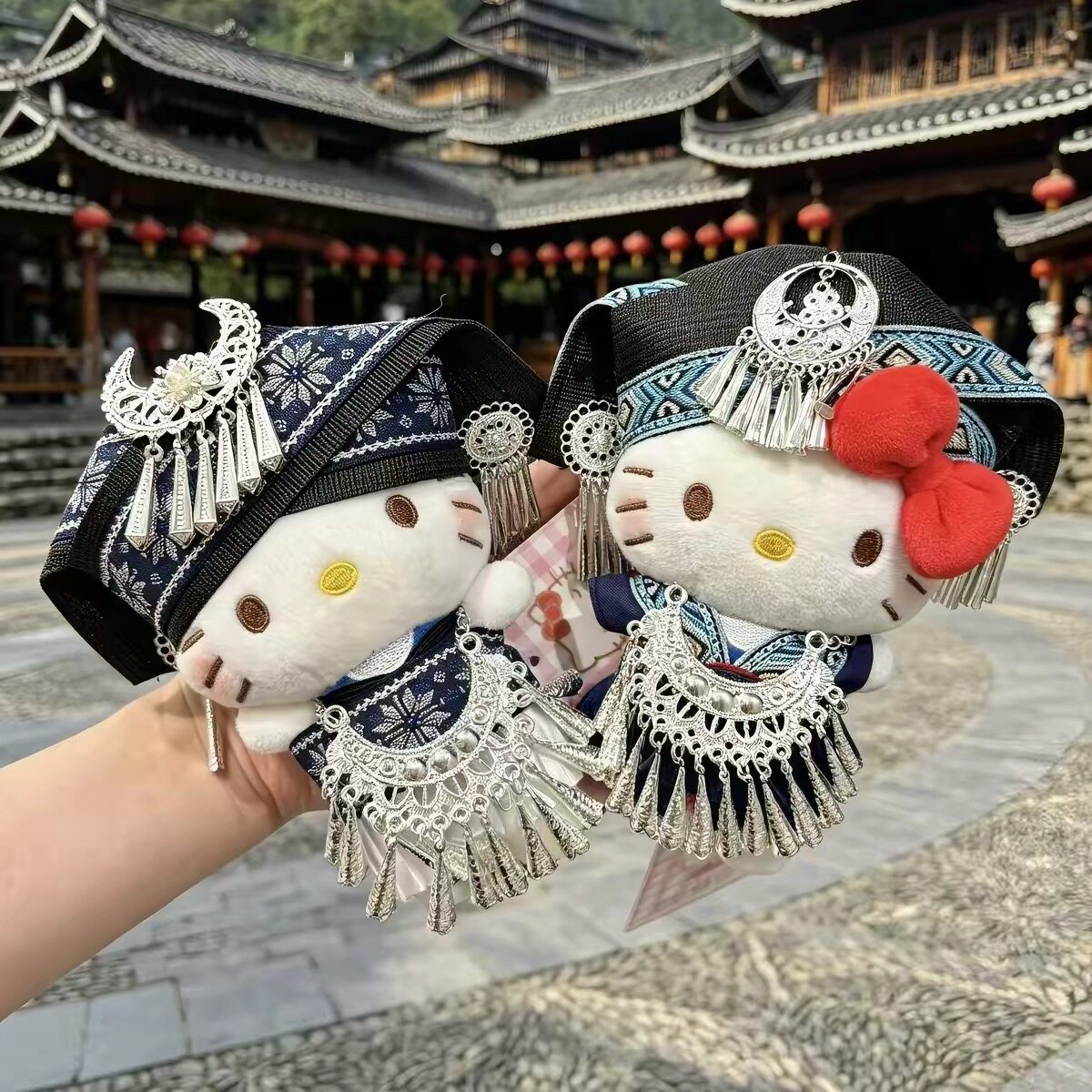 正版苗疆少女HelloKitty包包挂件可爱凯蒂猫玩偶民族风钥匙扣礼物图片