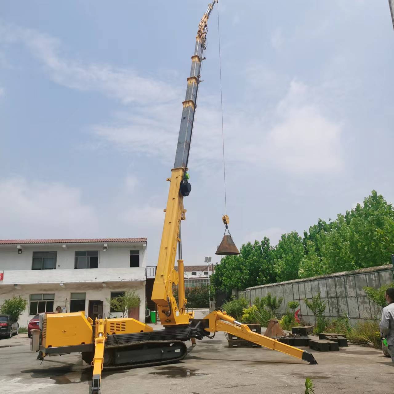 3吨5吨8吨蜘蛛吊车小型吊车履带吊车生产厂家油电两用现货发货快