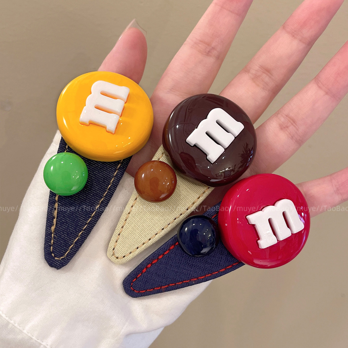 创意可爱多巴胺M豆发夹女高级感2025新款百搭刘海夹气质侧边夹