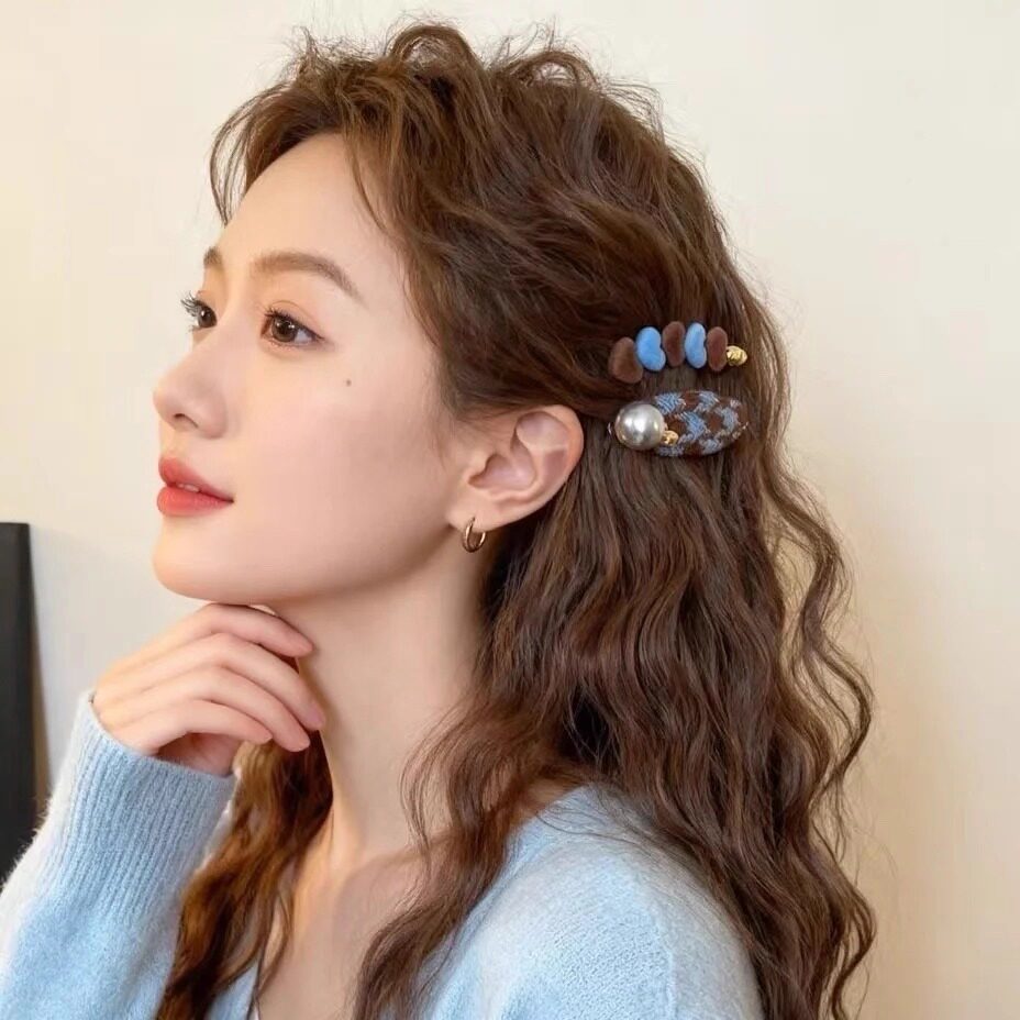 爱心撞色侧边夹发夹女高级感