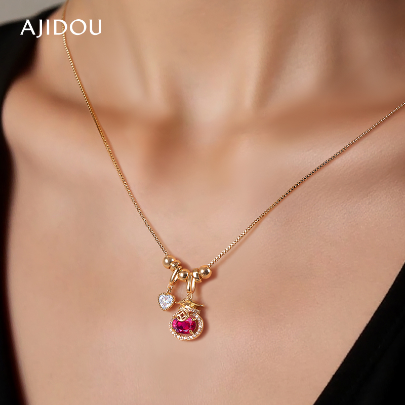 阿吉豆AJIDOU项链女款金色钱袋子福袋吊坠精致颈链轻奢首饰锁骨链