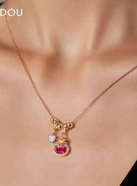 阿吉豆AJIDOU项链女款金色钱袋子福袋吊坠精致颈链轻奢首饰锁骨链