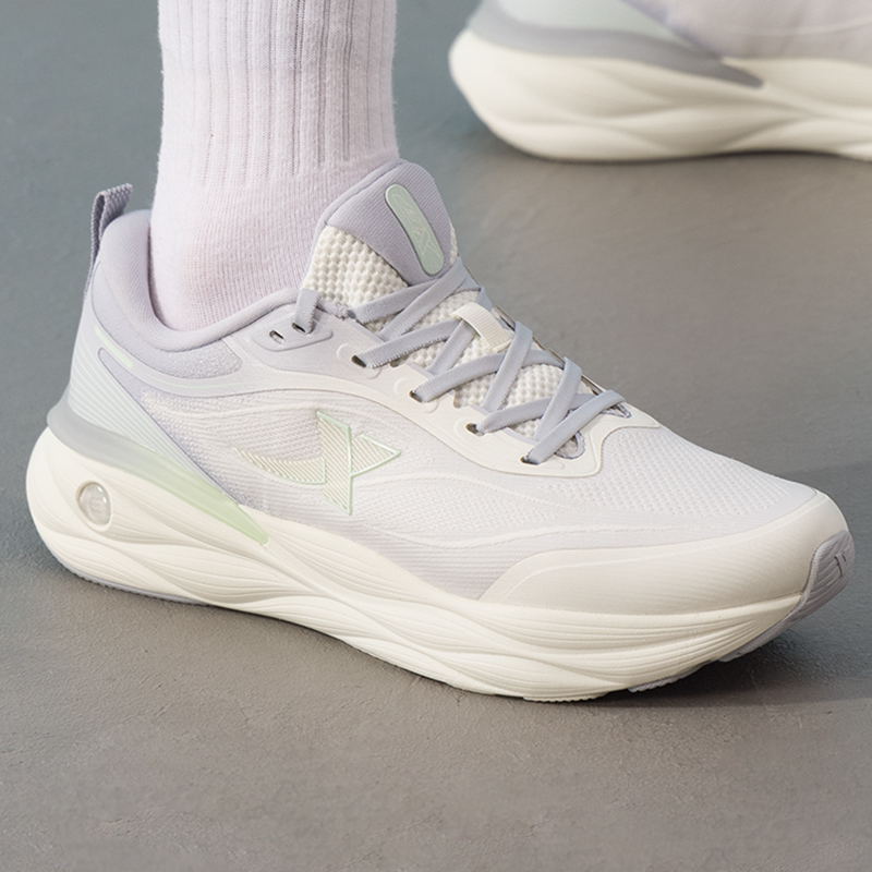 特步官方正品跑步鞋女鞋云翼冬季版运动鞋耐磨轻便减震透气训练鞋