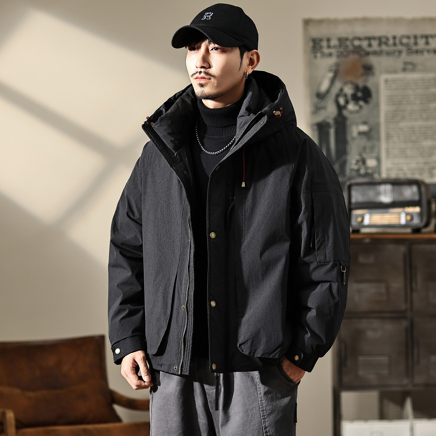 高端男款羽绒服冬季宽松连帽加厚保暖冲锋衣户外休闲鸭绒工装外套