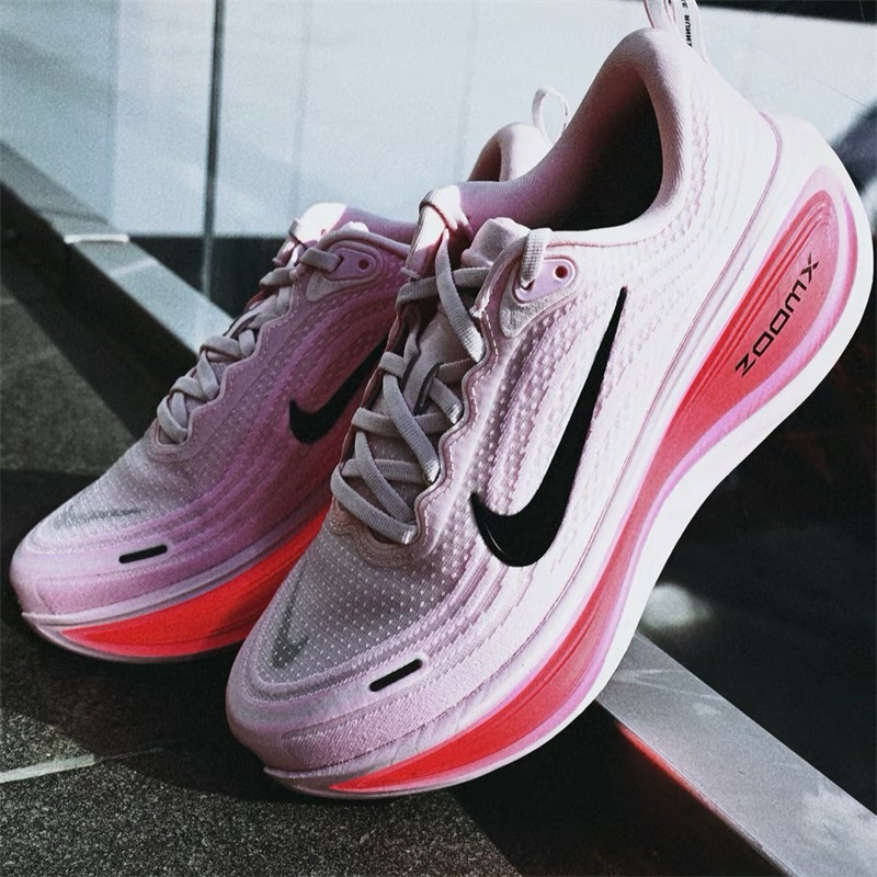 Nike耐克男鞋子2025冬季新款VOMERO PLUS 软弹跑步鞋HV8150-602