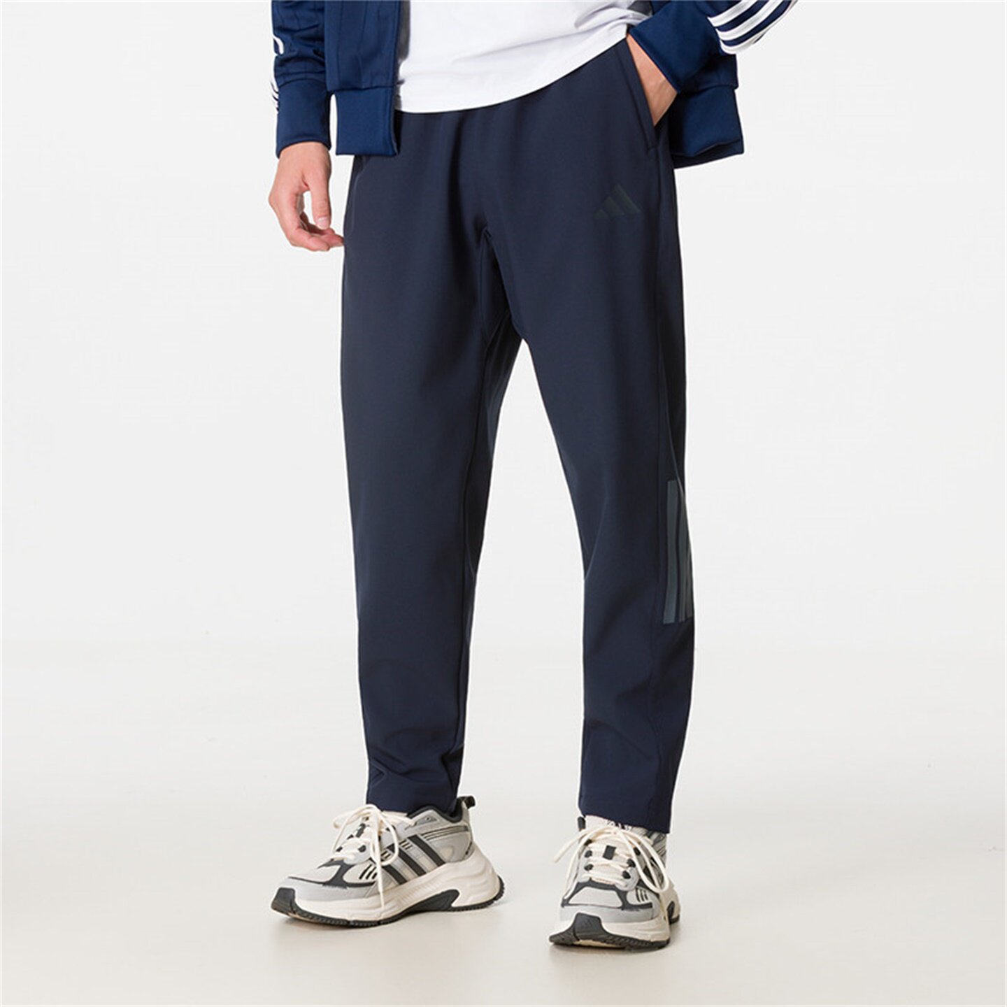 Adidas阿迪达斯男款裤子2026冬季新款梭织舒适宽松透气长裤KW3373
