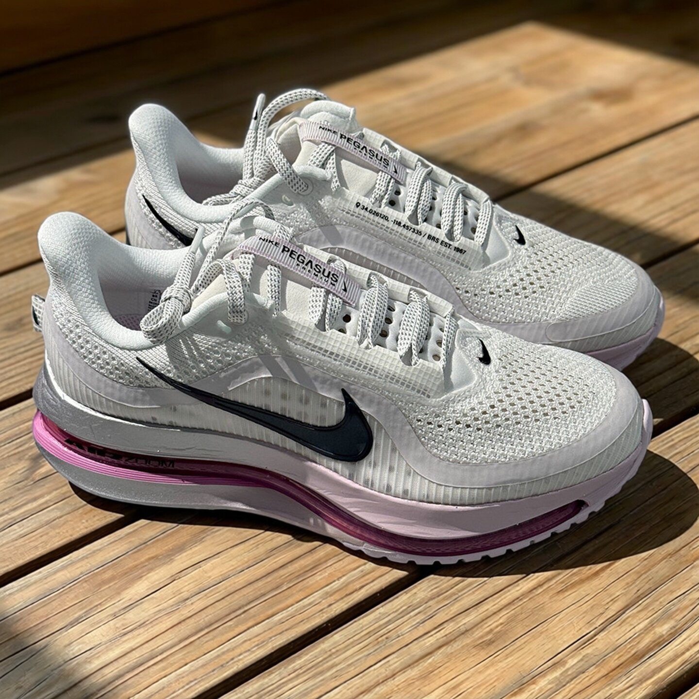 Nike耐克女鞋子2026秋季新款舒适百搭气垫运动休闲跑鞋HQ2593-108