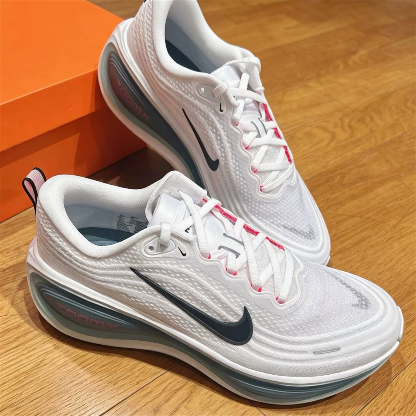 Nike耐克男鞋子2026夏季新款VOMERO PLUS 软弹跑步鞋HV8150-110