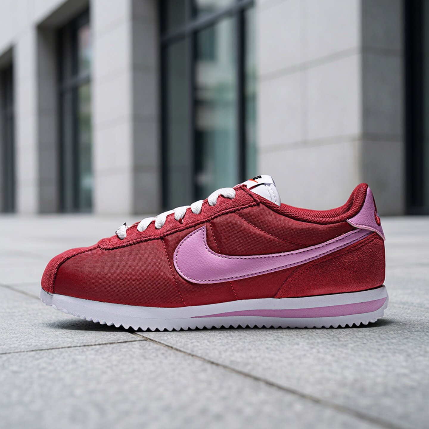 Nike耐克女款鞋子2026秋季新款舒适百搭低帮休闲阿甘鞋DZ2795-610