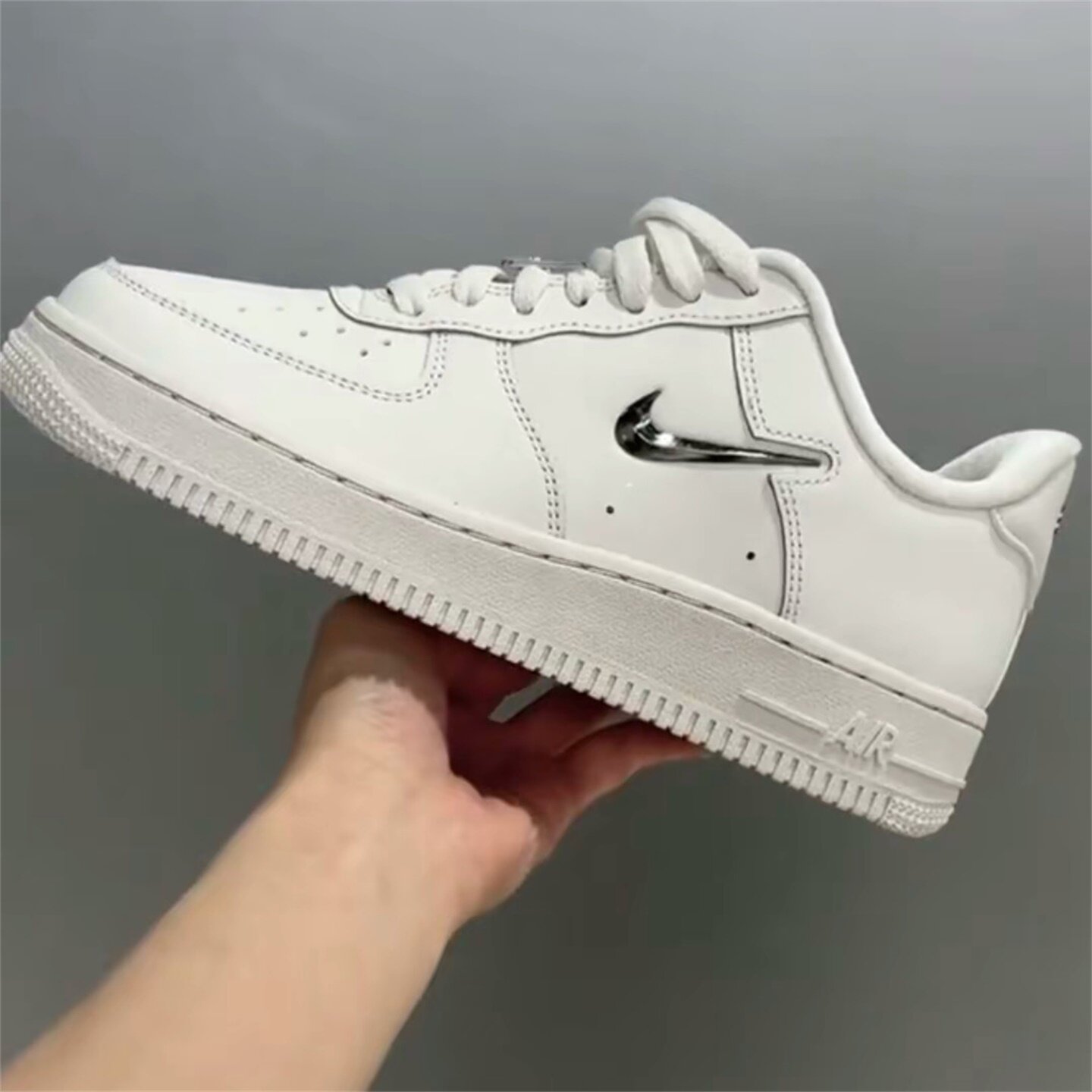Nike耐克女鞋子2026夏季新款舒适百搭空军一号低帮板鞋IU7558-030
