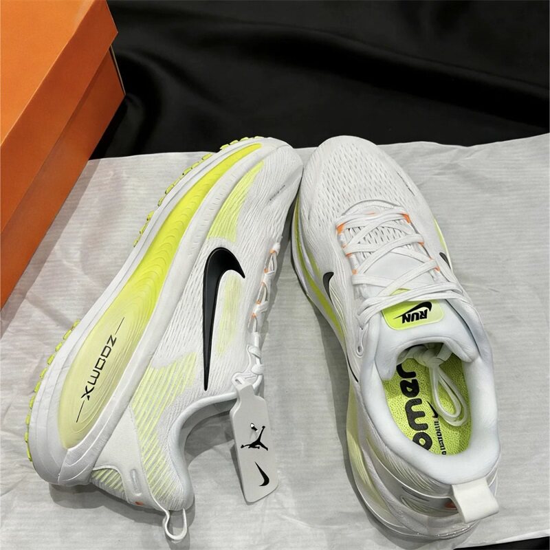 Nike耐克男鞋子2026春季新款VOMERO 18 软弹运动跑步鞋HM6803-120