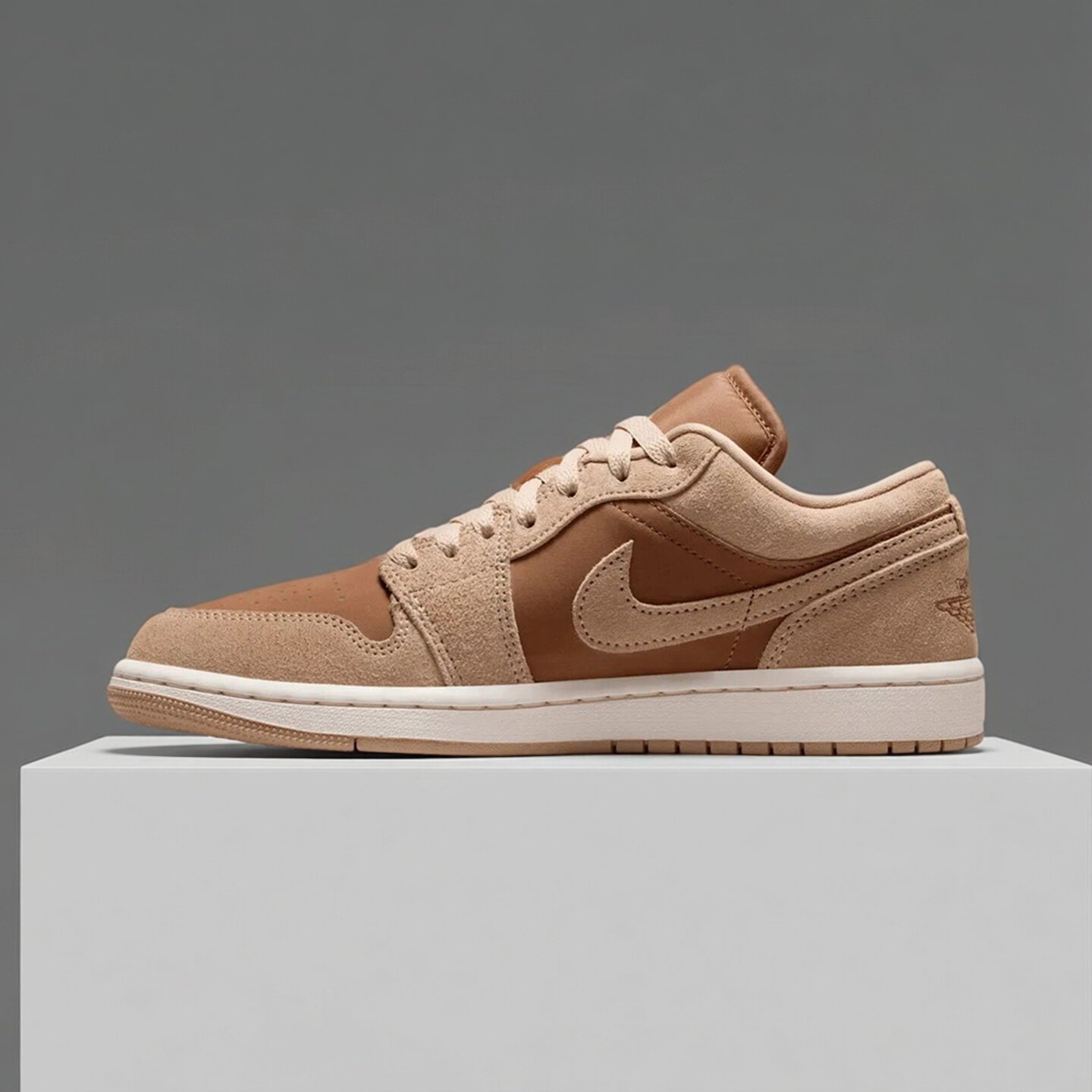 Nike耐克女鞋子2026秋季新款AJ JORDAN 1低帮休闲板鞋DC0774-205
