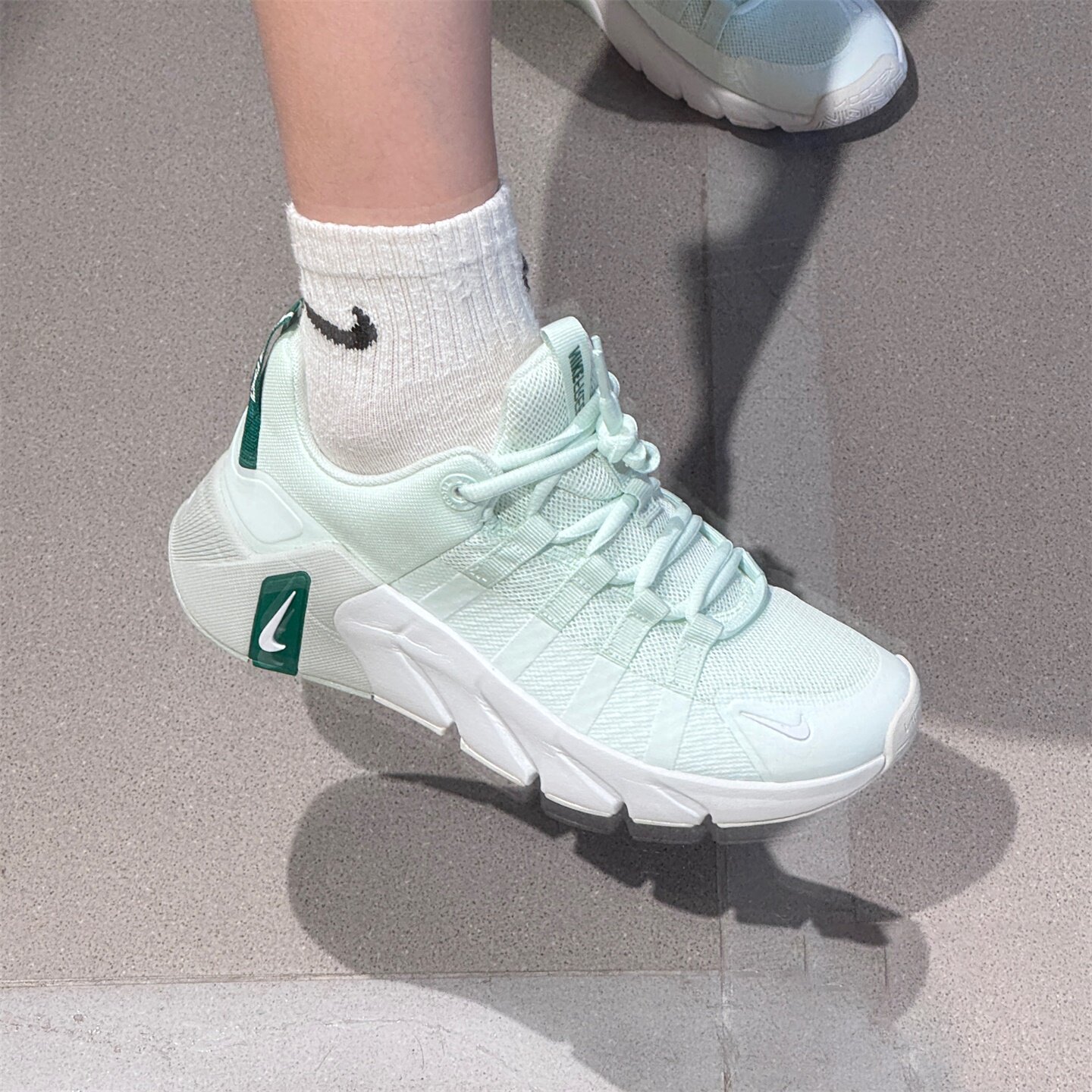 Nike耐克女鞋子2026夏季新款舒适透气百搭训练运动跑鞋II7406-301
