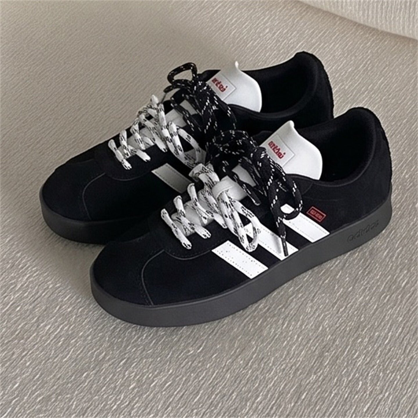【球鞋定制】Adidas阿迪达斯男女鞋子 黑白 潮流休闲百搭低帮板鞋