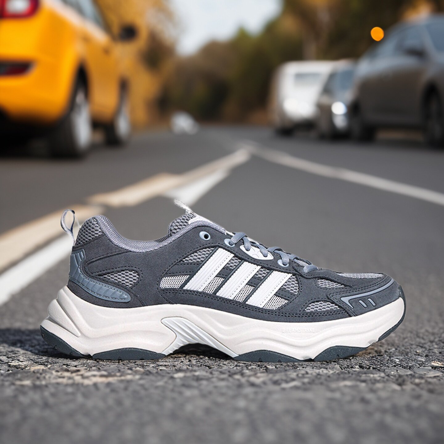 Adidas阿迪达斯男女款鞋子2026冬季新款舒适透气跑步老爹鞋LA6800