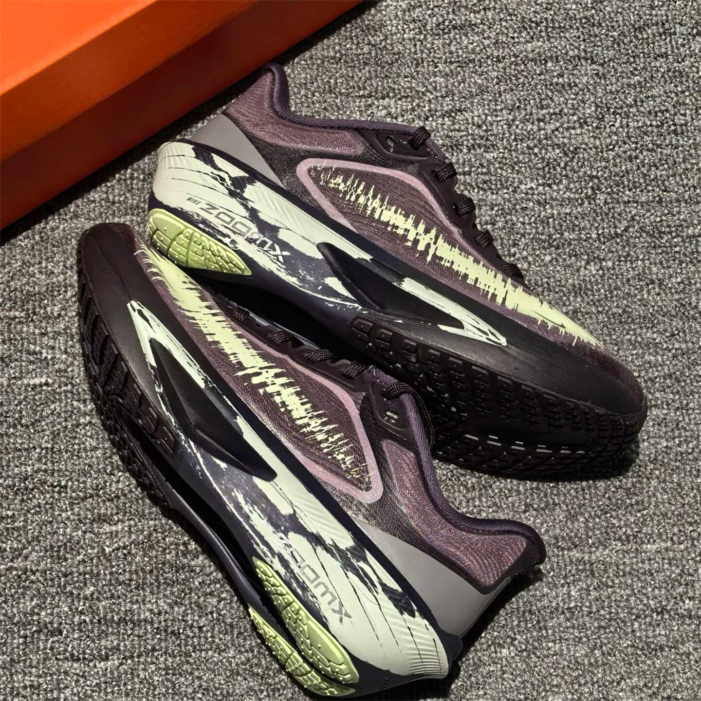 Nike耐克女款鞋子2026夏季新款软弹百搭运动低帮跑步鞋IR7598-676