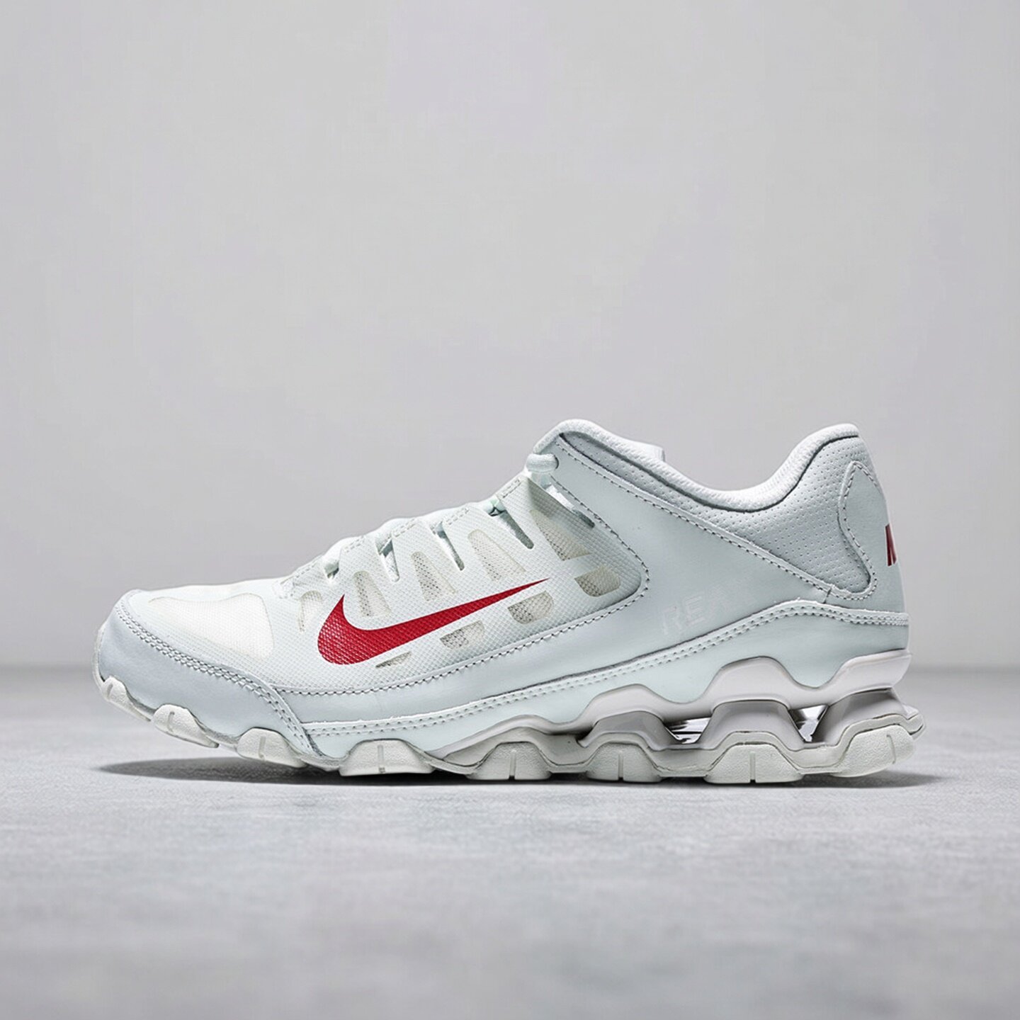 Nike耐克女鞋子2026秋季新款舒适百搭气垫运动休闲跑鞋IO2400-005