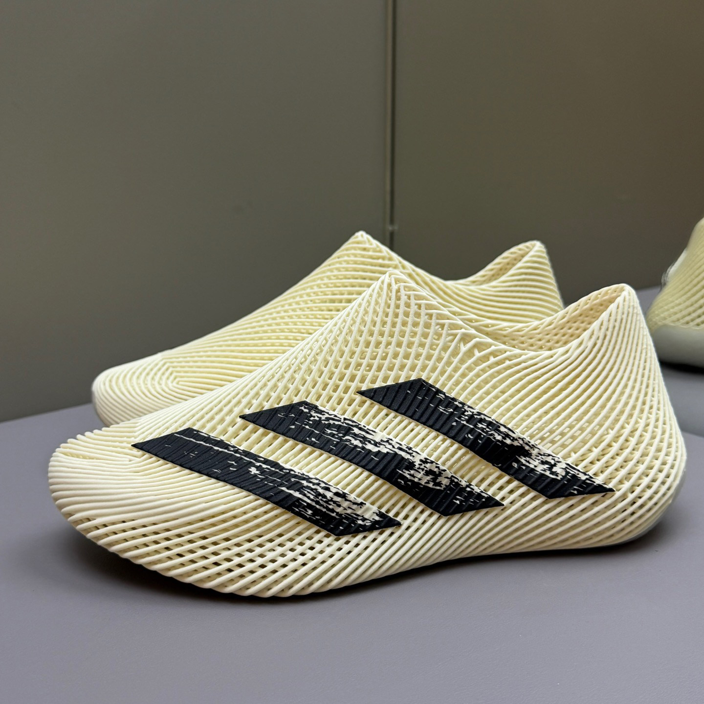 Adidas阿迪达斯男鞋子2026秋季新款舒适透气运动休闲百搭鞋KI5233