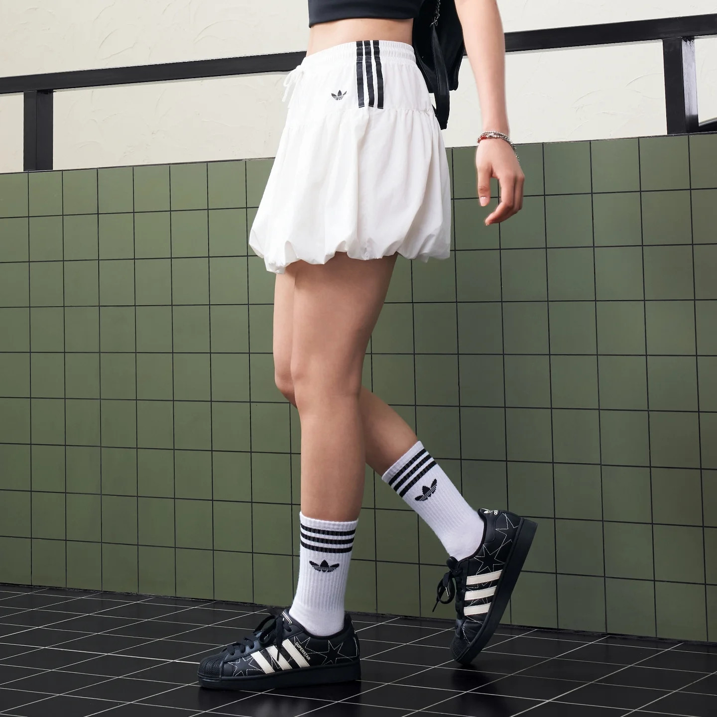阿迪达斯三叶草女款裙子2026夏季新款舒适宽松透气休闲短裙KU4774