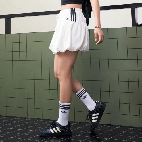 阿迪达斯三叶草女款裙子2026夏季新款舒适宽松透气休闲短裙KU4774