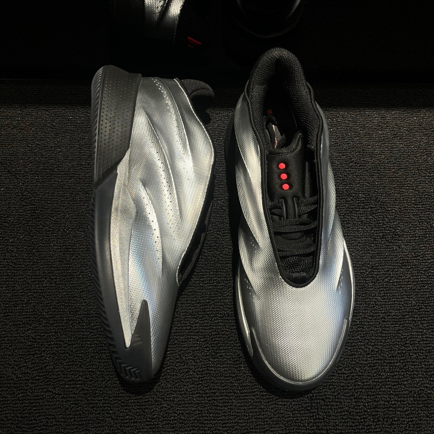 Adidas阿迪达斯男鞋子2026夏季新款运动透气实战防滑篮球鞋KI3197
