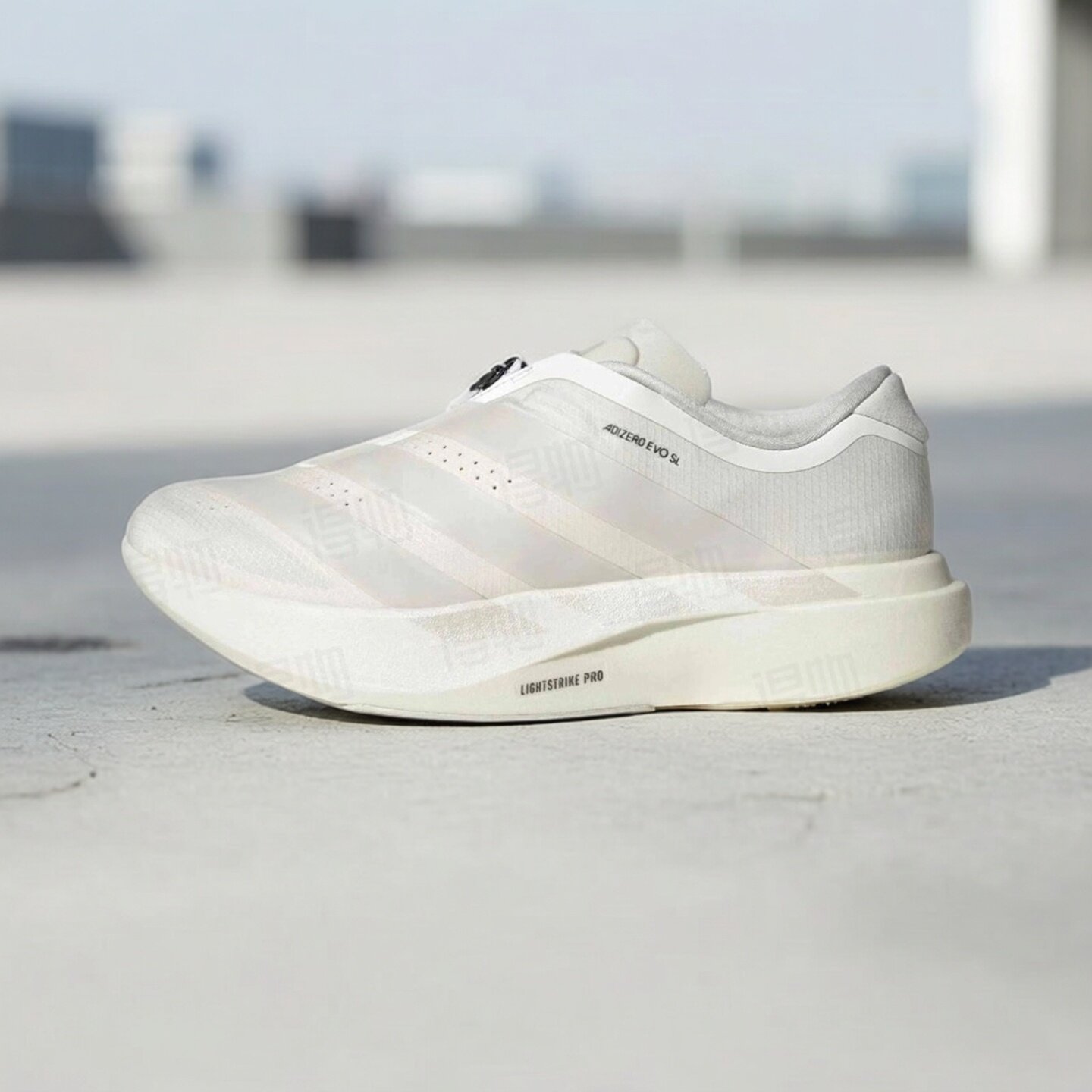 Adidas阿迪达斯男女款鞋子2026秋季新款运动休闲透气跑步鞋KI0477