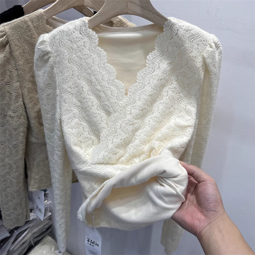 秋冬高档V领加绒加厚洋气蕾丝衫女新款宽松显瘦长袖打底小衫1224u