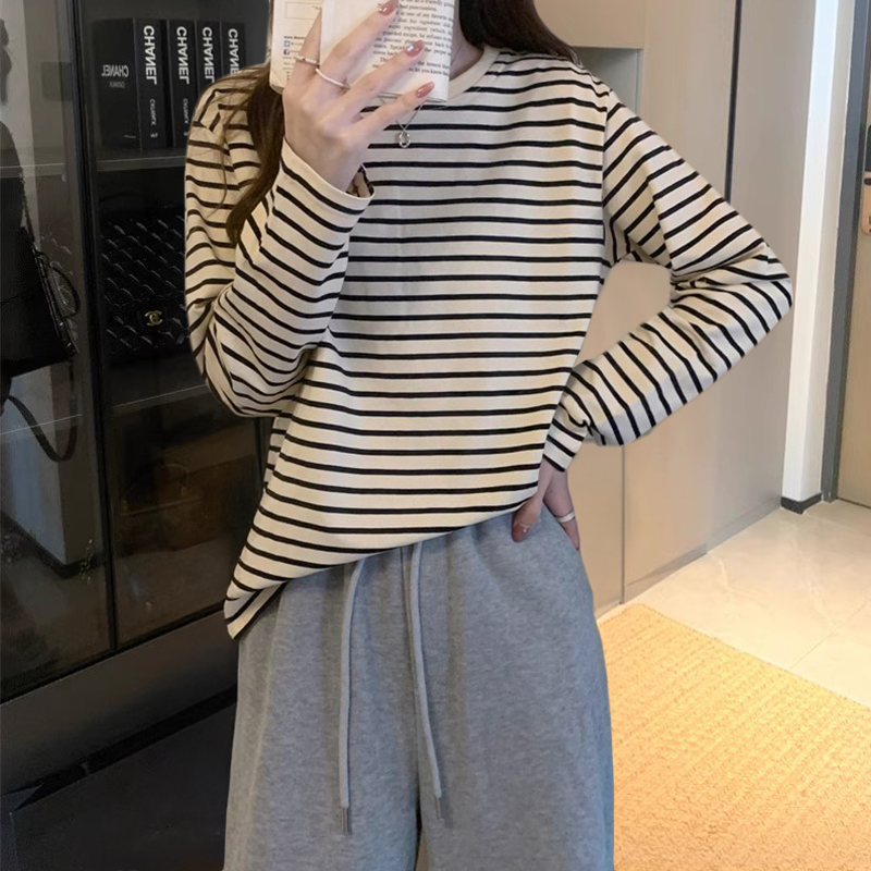秋季圆领内搭条纹打底衫