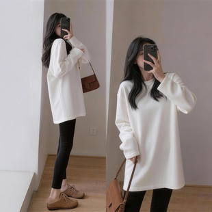 白色打底衫女内搭德绒加绒长袖t恤中长款遮屁股鲨鱼裤搭配的上衣