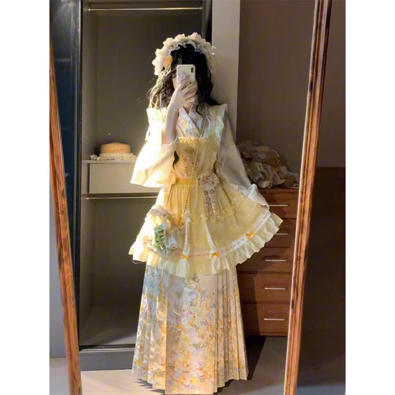 黄色汉洋折衷刺绣马面洛丽塔裙