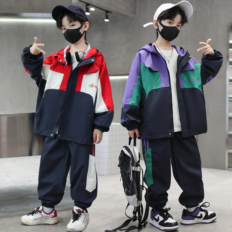 品牌专柜男童春秋季套装新款中大童休闲运动服时尚撞色连帽冲锋衣